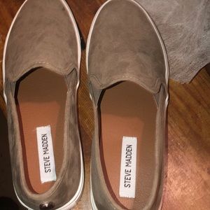 Woman’s flats tan size 10